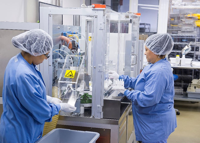 Partnering with a Medical Device Contract Packaging Manufacturer for Compliance and Efficiency